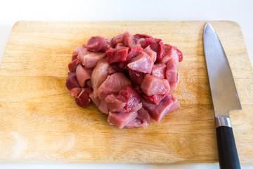 Gulasch - rohes Schweine- und Rindfleisch gemischt