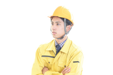 真剣な表情の労働者