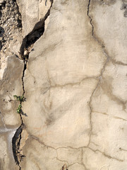 Schäden an Hauswand