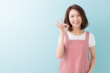 エプロン姿の女性