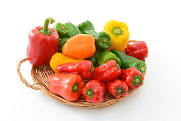 新鮮なピーマンとパプリカ