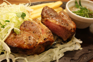 三元豚厚切り肩ロースのオーブン焼き