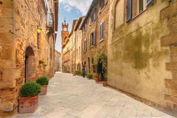 Fototapeta na wymiar Beautiful and colorful streets of the small and historic Tuscan