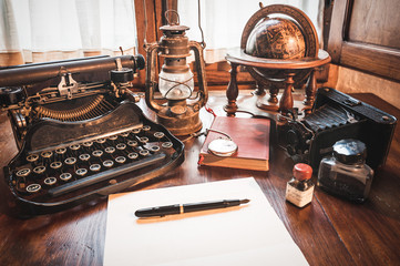 Vintage items, camera, pen, globe, clock, typewriter on the old - 80251842
