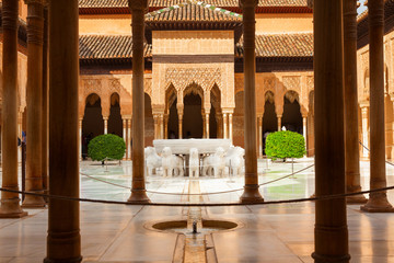 Alhambra de Granada: The Court of the Lions - obrazy, fototapety, plakaty