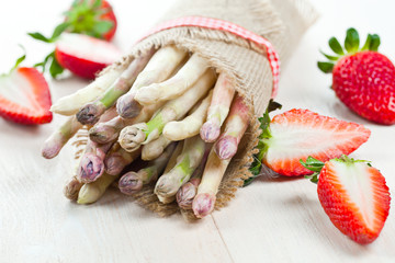 spargel mit erdbeeren 