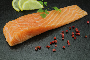 pavé de saumon cru