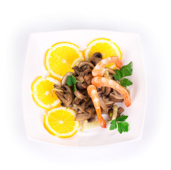 Shrimp salad with mushrooms