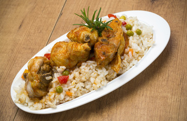 Arroz con carne de pollo