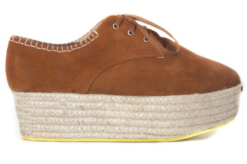 Zapato marrón perfil