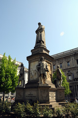 Fototapeta na wymiar Leonardo da Vinci Denkmal in Mailand