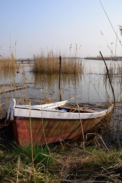 Halb versunkenes Boot