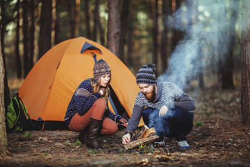 Couple tent camping in the wilderness - obrazy, fototapety, plakaty