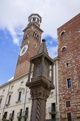 Fototapeta na wymiar Verona, Lamberti bell tower