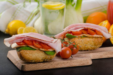 Wholemeal roll with prague ham
