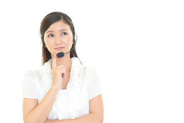 考え事をするオペレーター