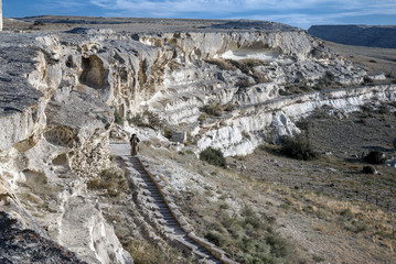 вход в меловую пещеру