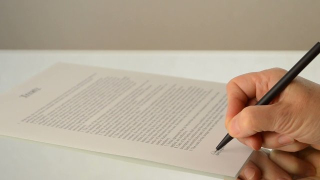 Vertrag unterschreiben erste Unterschrift englisch