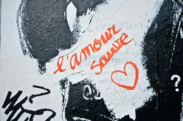 Papier Peint photo Lavable Graffiti graffiti - l'amour sauve