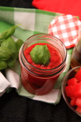 salsa con basilico