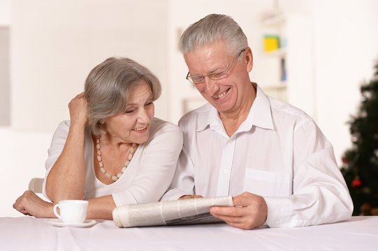 Amusing old couple 