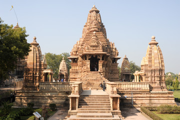 Fototapeta na wymiar People climb to the hindu temple of Khaiuraho on India