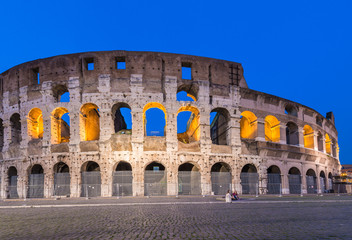 Naklejka premium Famous colosseum during evening hours