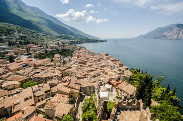 Blick von Malcesine auf den lago di garda (Gardasee)
