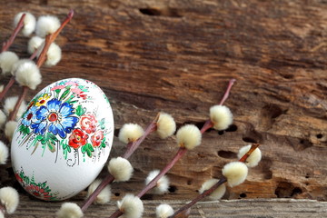 Easter egg on old farmhouse  rustic wooden table