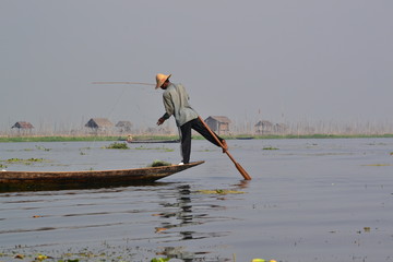 leg rower on Inle lake © kirwan63