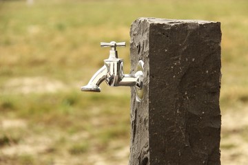 basalt granit stehle mit wasserhahn II