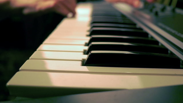 Electronic piano