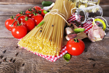 Pasta with cherry tomatoes and other ingredients