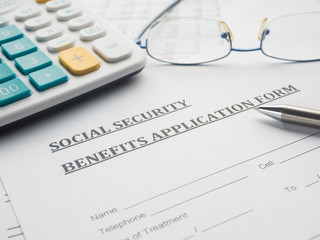 Obraz premium social security benefits application form on the desk.