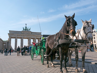 Kutsche vor dem Brandenburger Tor © lumen-digital