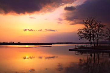 Fototapeta na wymiar Sunset lake