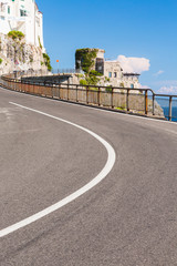 カーブした道路