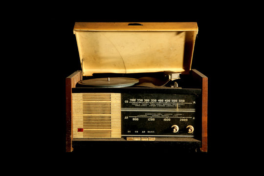 vintage radio and vinyl player
