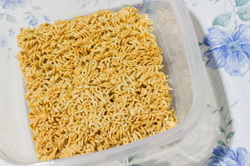 raw instant noodle