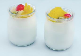Yogur con frutas variadas