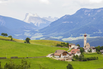 Fototapeta na wymiar Alpine village on a plateau Rennon