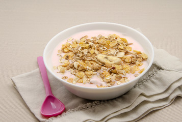 Yogur de fresa con muesli