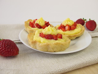 Erdbeer Pudding Tartelettes