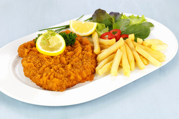 Schnitzel mit Pommes