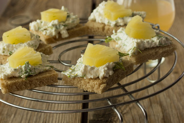 Quark and ananas sandwiches on grill