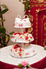 Obraz na płótnie Canvas Wedding cake with figurines