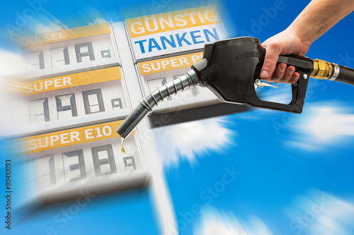 "billig tanken" Stockfotos und lizenzfreie Bilder auf Fotolia.com