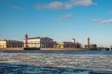Naklejka premium Floating of ice on the river Neva in Saint-Petersburg