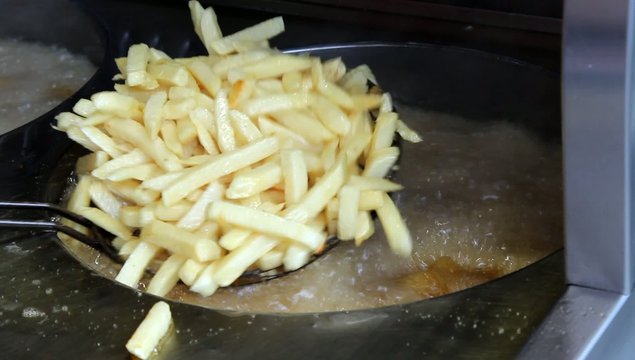 Pommes fritieren Kochendes Fett