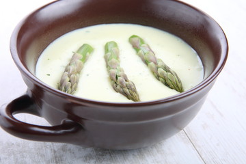 Asparagus cream soup